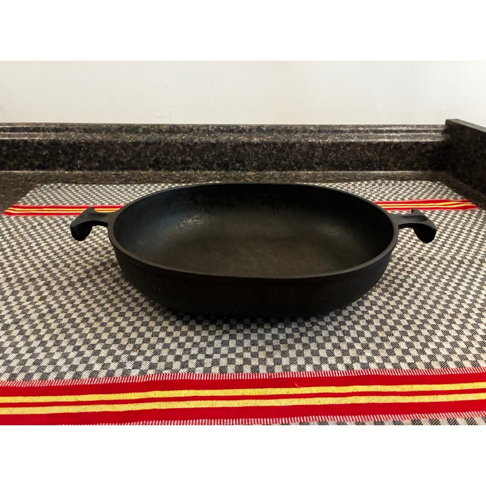 Le Creuset Matte Black Cast Iron Oval Dutch Oven 25cm Made in France 9.75in
